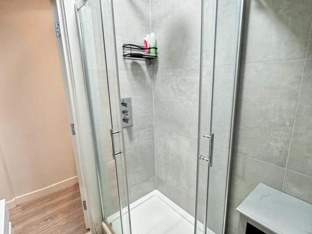Chic 1-Bedroom Flat In Elephant & Castle, Near The Shard London Eksteriør billede